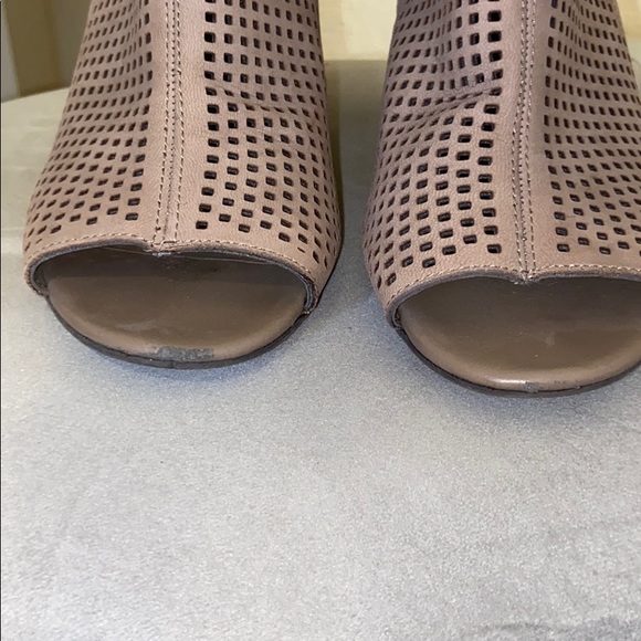 Open toed booties - Picture 3 of 5